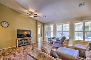 House (4 Bedrooms) | Interior