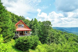 Exterior - Warm & Cozy Cabin w/ Deck on Top of the Blue Ridge (Fancy Gap)
