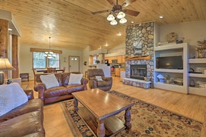 House (3 Bedrooms) | Interior