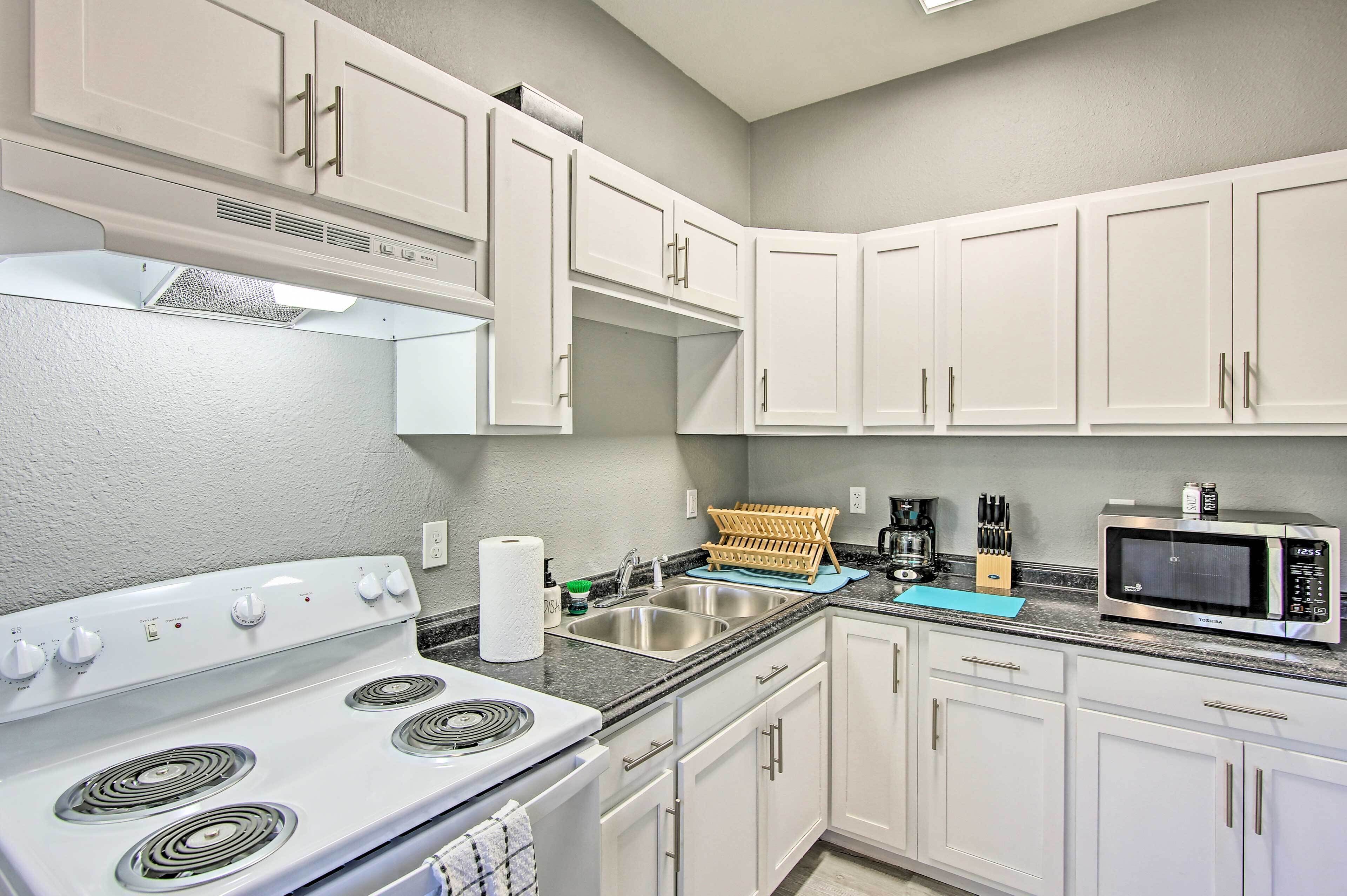 微波爐、烤箱、爐台、鍋具/餐盤/廚房用品