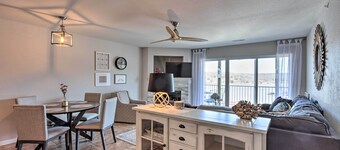 Lakefront Missouri Condo w/ Pool Access & Balcony