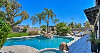 Scottsdale Oasis w/ Outdoor Bar & Pool!