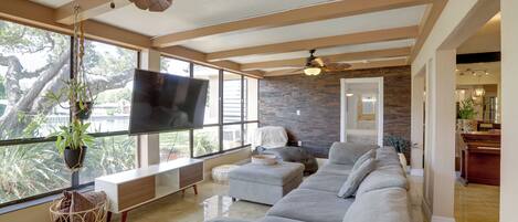 House (4 Bedrooms) | Front of property