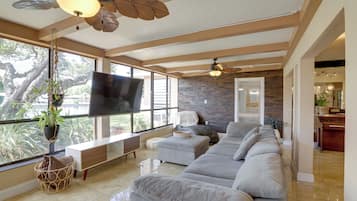 House (4 Bedrooms) | Front of property