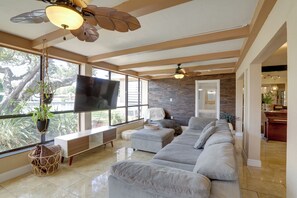 House (4 Bedrooms) | Front of property