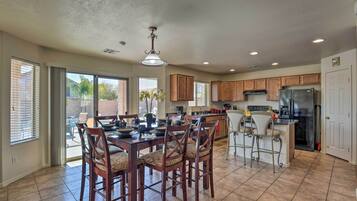 House (5 Bedrooms) | Interior