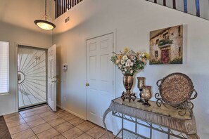 House (5 Bedrooms) | Interior