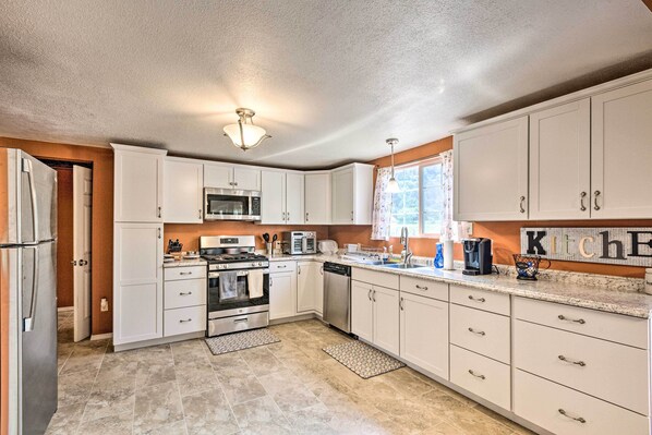 House (4 Bedrooms) | Interior