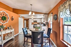 House (4 Bedrooms) | Interior