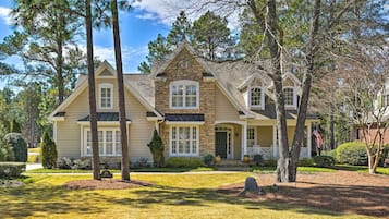 House (4 Bedrooms) | Front of property