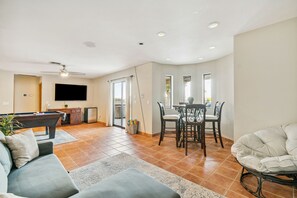 Interior - 1 Mi to Beach: Lake Havasu Oasis w/ Lake View (Lake Havasu City)
