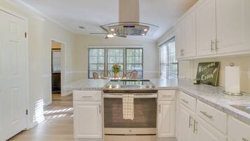 House (3 Bedrooms) | Interior