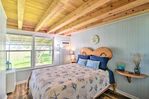 House (3 Bedrooms) | Interior - Furnished Deck & Dock: Renovated Sargent Cabin! (Bay City)