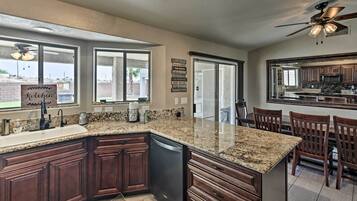 House (4 Bedrooms) | Interior