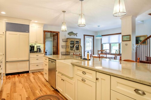 Large Kennebunk Home, Walk to Beach < 2 Mi to Town