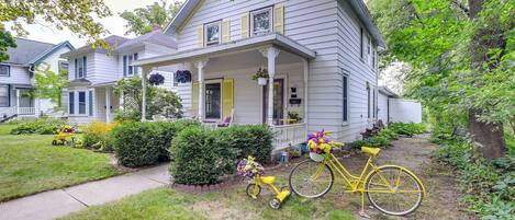 House (2 Bedrooms) | Exterior