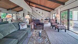 Apartment (2 Bedrooms) | Interior - Kailua-kona Condo w/ Ocean & Golf Course Views! (Kailua-Kona)
