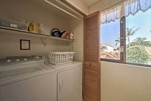 Interior - Kailua-kona Condo w/ Ocean & Golf Course Views! (Kailua-Kona)