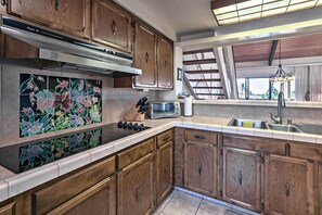 Apartment (2 Bedrooms) | Interior - Kailua-kona Condo w/ Ocean & Golf Course Views! (Kailua-Kona)