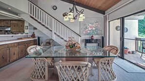 Apartment (2 Bedrooms) | Interior - Kailua-kona Condo w/ Ocean & Golf Course Views! (Kailua-Kona)