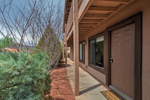 Apartment (1 Bedroom) | Interior - South Sedona Condo w/ Pool Access - Walk to Shops! (Sedona)