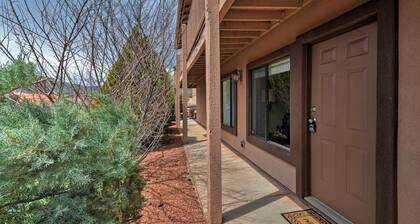 South Sedona Condo w/ Pool Access - Walk to Shops!