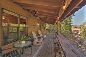 House (2 Bedrooms) | Interior - Mountain View Cabin w/ Wraparound Deck! (Mountain View)