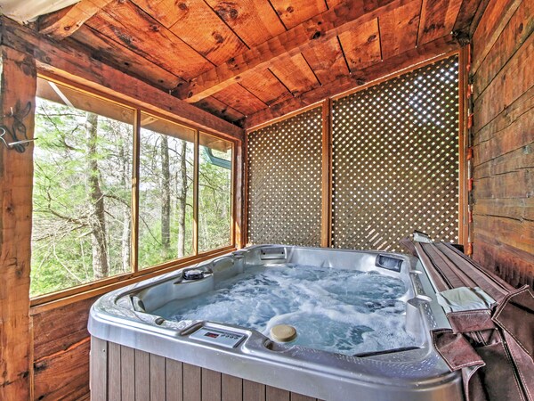 Secluded Sevierville Cabin W/ Hot Tub! - Pigeon Forge, TN