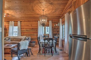 Interior - Ruidoso Log Cabin Retreat - Peaceful & Convenient (Ruidoso)