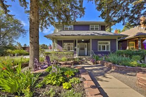 Exterior - 'the Purple House' Apt in Downtown Flagstaff! (Flagstaff)