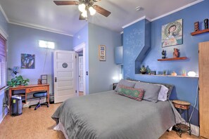 อพาร์ทเมนท์ (2 Bedrooms) | 2 ห้องนอน, โต๊ะทำงาน, พื้นที่ทำงานแบบใช้แล็ปท็อป, ผ้าปูที่นอน