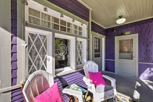 Terrace/patio - 'the Purple House' Apt in Downtown Flagstaff! (Flagstaff)