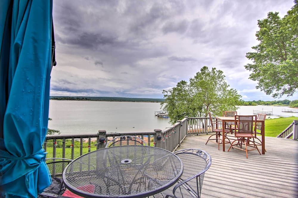 Lakefront Home w/ Private Beach Access! - Council Hill, OK