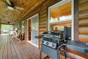 Interior - Peaceful Smoky Mountain Cabin w/ Deck & Fire Pit! (Waynesville)