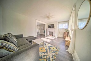 Apartment (2 Bedrooms) | Interior - Historic Family Home 2 Mi to Lake Erie & Zoo! (Erie)