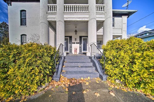 Historic Family Home 2 Mi to Lake Erie & Zoo!