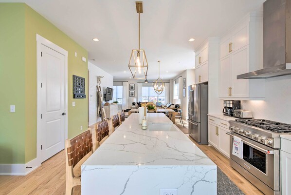 Microwave, oven, stovetop, dishwasher - New! Modern ATL Abode w/ Rooftop Deck & City Views (Atlanta)