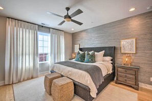 3 bedrooms, iron/ironing board, bed sheets - New! Modern ATL Abode w/ Rooftop Deck & City Views (Atlanta)