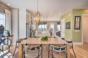 Dining - New! Modern ATL Abode w/ Rooftop Deck & City Views (Atlanta)