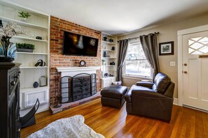 House (2 Bedrooms) | Interior