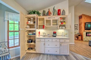 Talo (Multiple Bedrooms) | Sisätilat