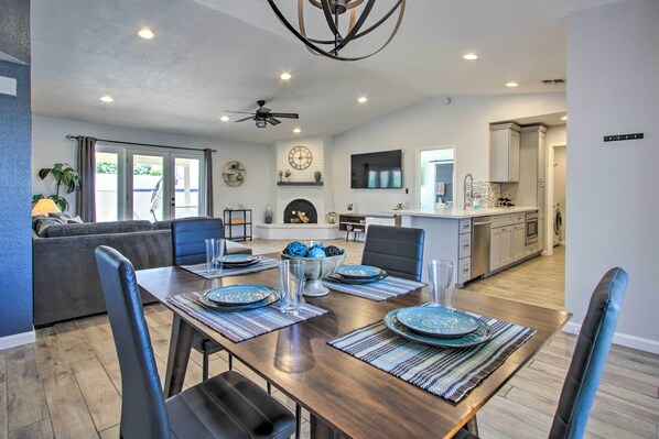 House (3 Bedrooms) | Interior