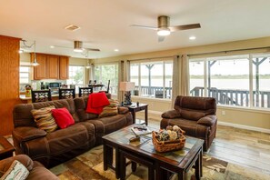 Interior - Lake Granbury Fishing Escape w/ Dock & Kayaks! (Granbury)