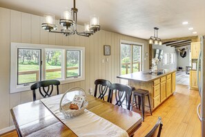 House (3 Bedrooms) | Interior - Wyoming Nature Retreat: 19 Mi To Devils Tower (Moorcroft)