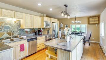 House (3 Bedrooms) | Interior