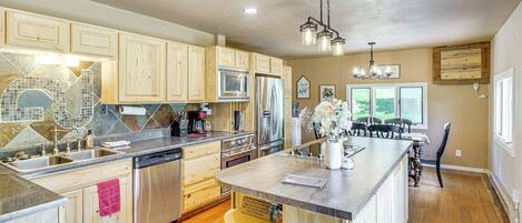 House (3 Bedrooms) | Interior