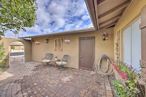 House (3 Bedrooms) | Interior - Poolside Oasis in Glendale w/ Desert Surroundings! (Glendale)