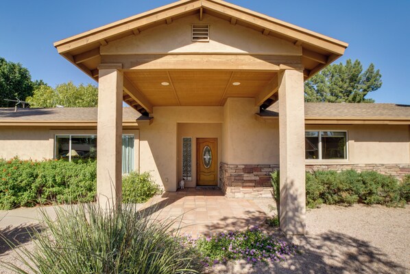 House (3 Bedrooms) | Interior - 2 Mi to Dtwn: Mesa Home w/ Yard & Pool (Mesa)