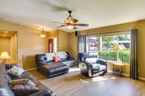 House (3 Bedrooms) | Interior - 2 Mi to Dtwn: Mesa Home w/ Yard & Pool (Mesa)