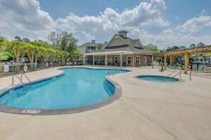 Apartment (2 Bedrooms) | Front of property - Updated Condo: Access to Golf & Beaches (Calabash)